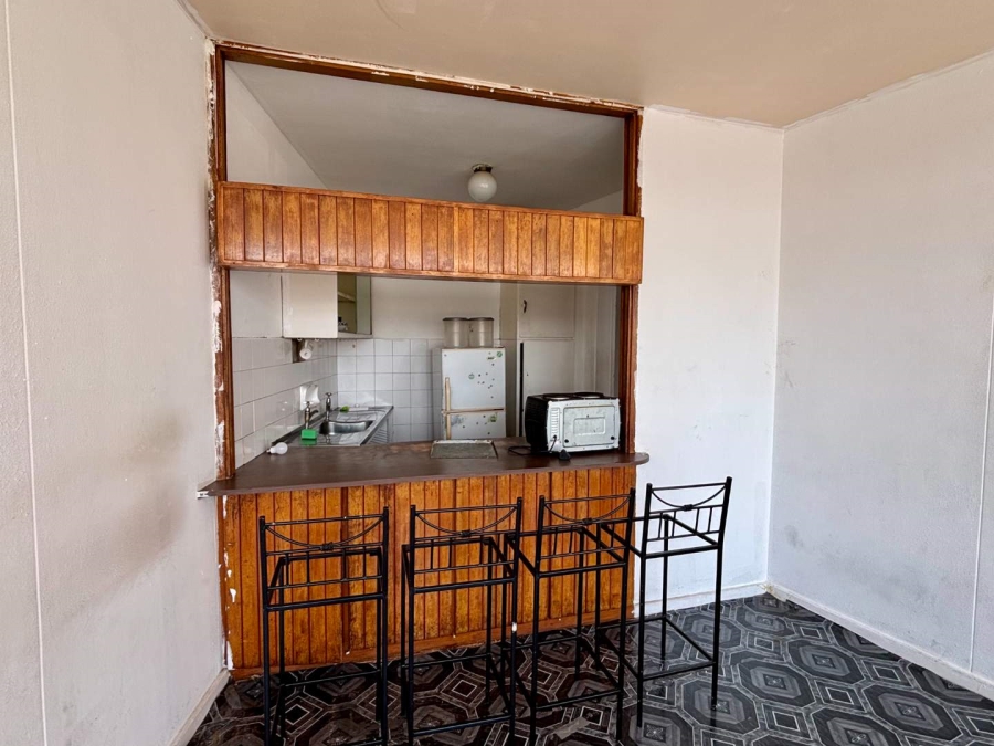 2 Bedroom Property for Sale in Vredehoek Western Cape